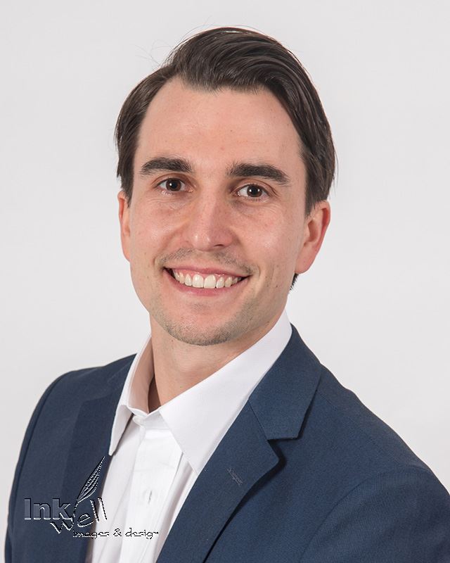 Headshot White Backdrop